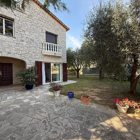 Passiflore With Garden And Private Swimming Pool דירה