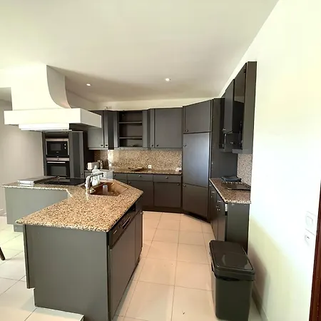 Passiflore With Garden And Private Swimming Pool דירה